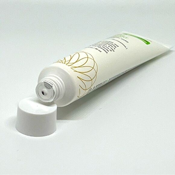 🌟$10 GOLDFADEN MD Hands To Heart Anti-Aging Treatment - Picture 2 of 3